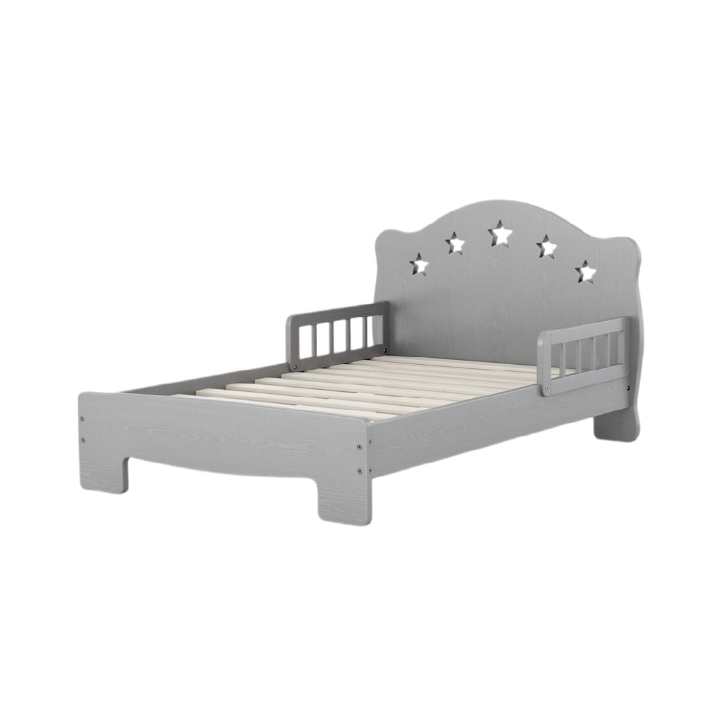**Lit enfant en bois gris avec étoiles et barreaux de sécurité**